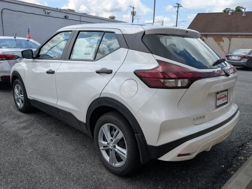 2025 Nissan Kicks Play S photo 1