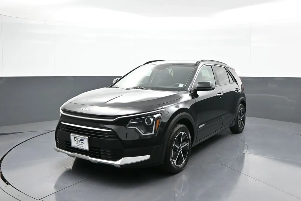 2024 Kia Niro LX photo 1