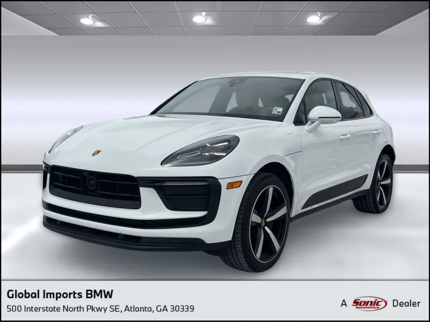 2023 Porsche Macan T photo 1