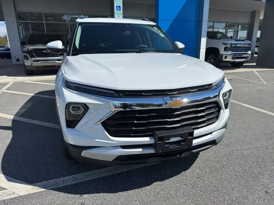 2025 Chevrolet Trailblazer LT photo 1