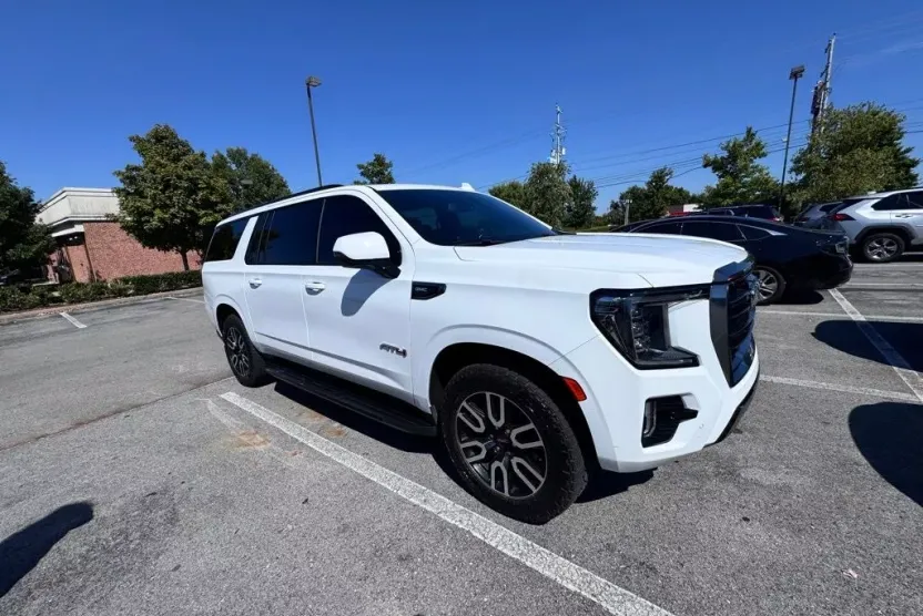 2022 Gmc Yukon XL AT4 photo 1