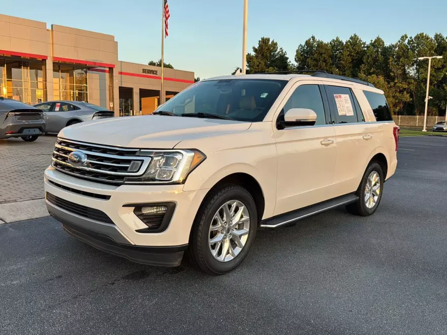 2021 Ford Expedition XLT photo 1