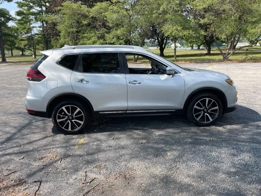 2019 Nissan Rogue SL photo 1
