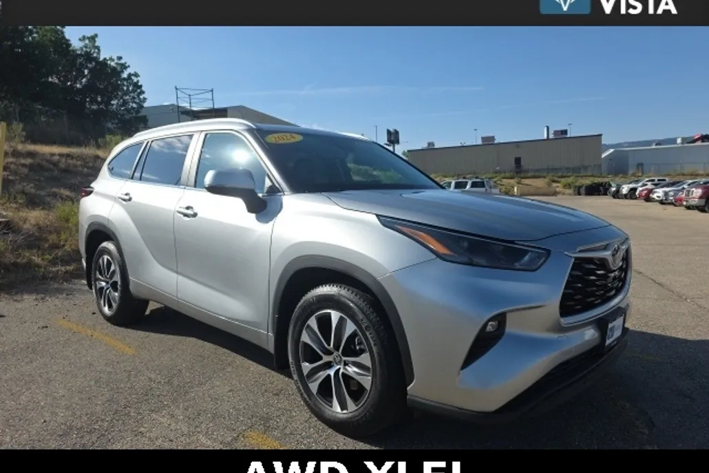 2024 Toyota Highlander XLE photo 1