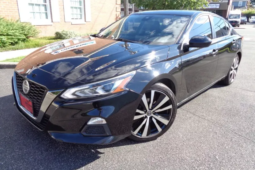 2020 Nissan Altima 2.5 SR photo 1