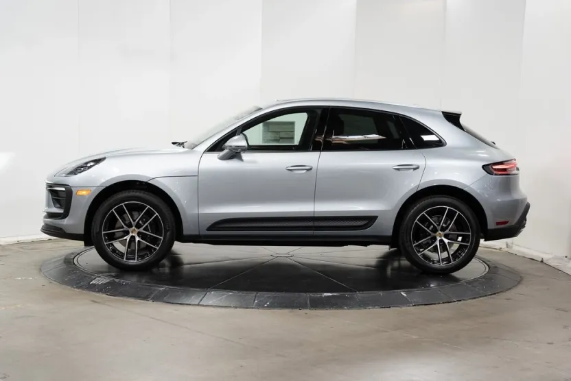 2024 Porsche Macan photo 1