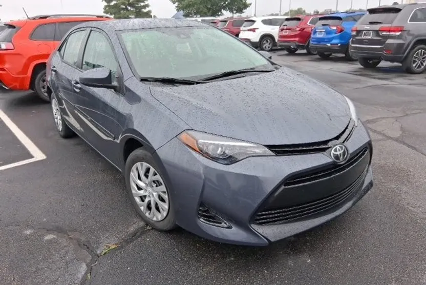 2017 Toyota Corolla LE photo 1