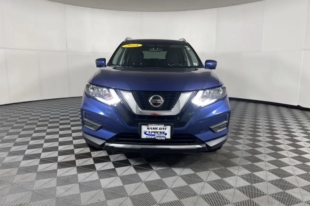 2018 Nissan Rogue SV photo 1