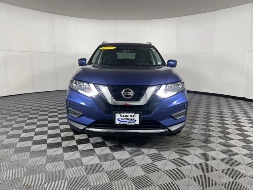 2018 Nissan Rogue SV photo 1