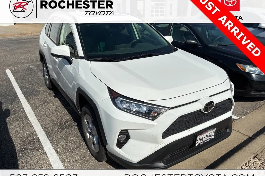 2019 Toyota RAV4 XLE photo 1