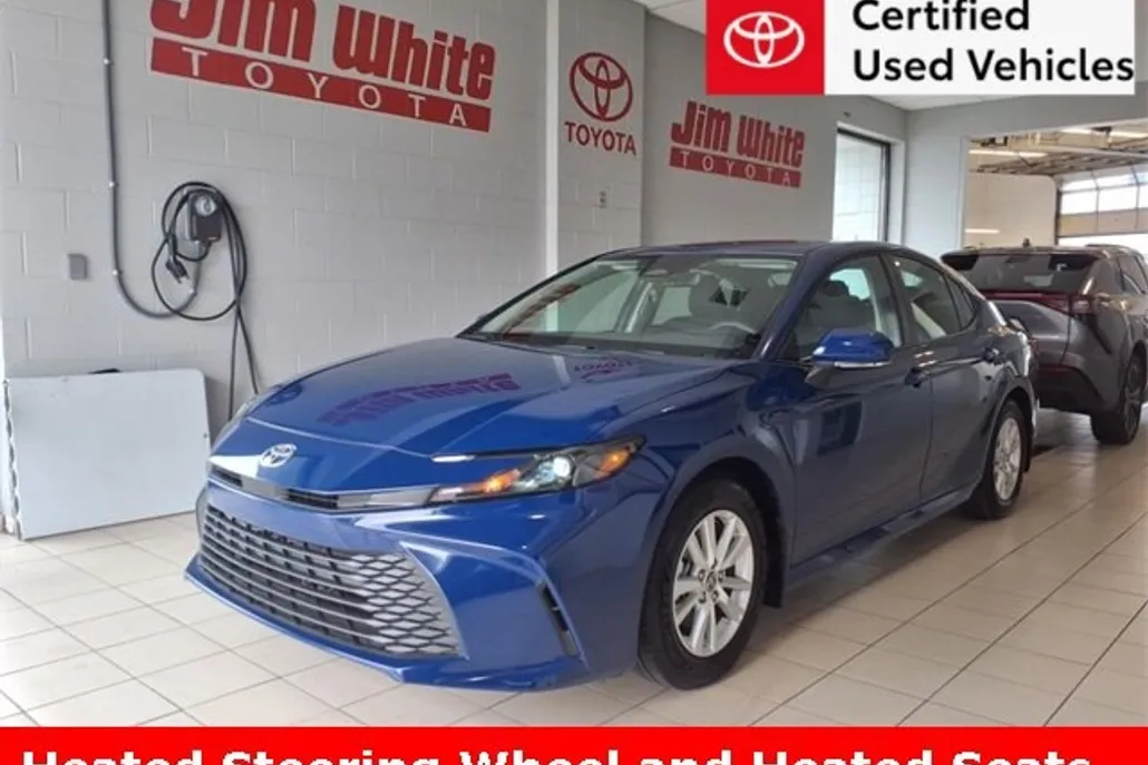 2025 Toyota Camry LE photo 1