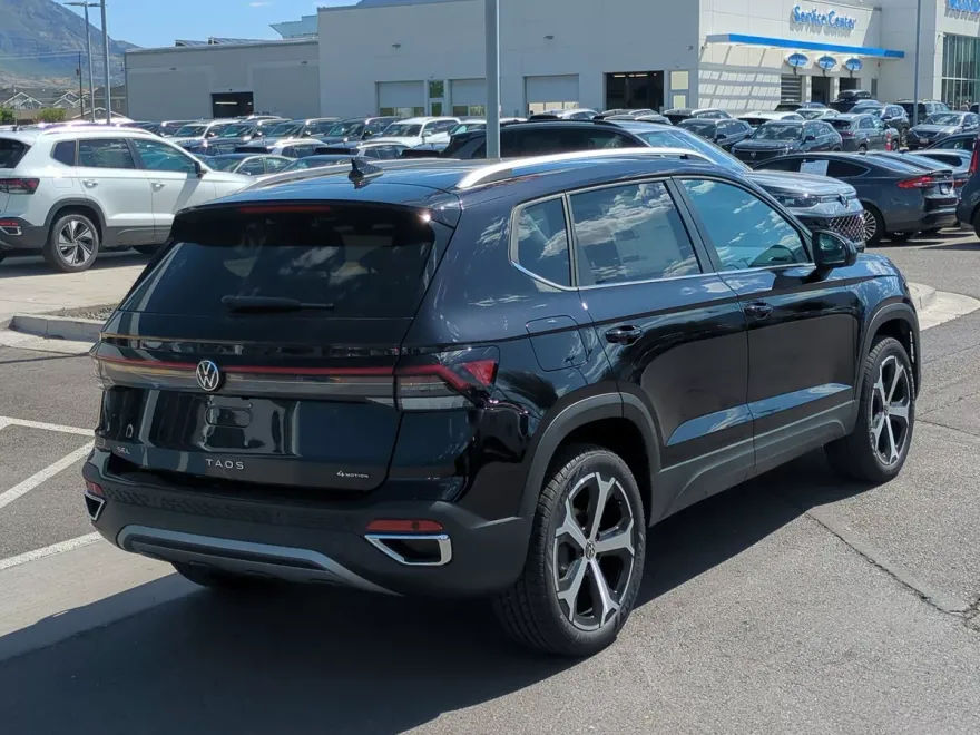 2025 Volkswagen Taos SEL photo 1