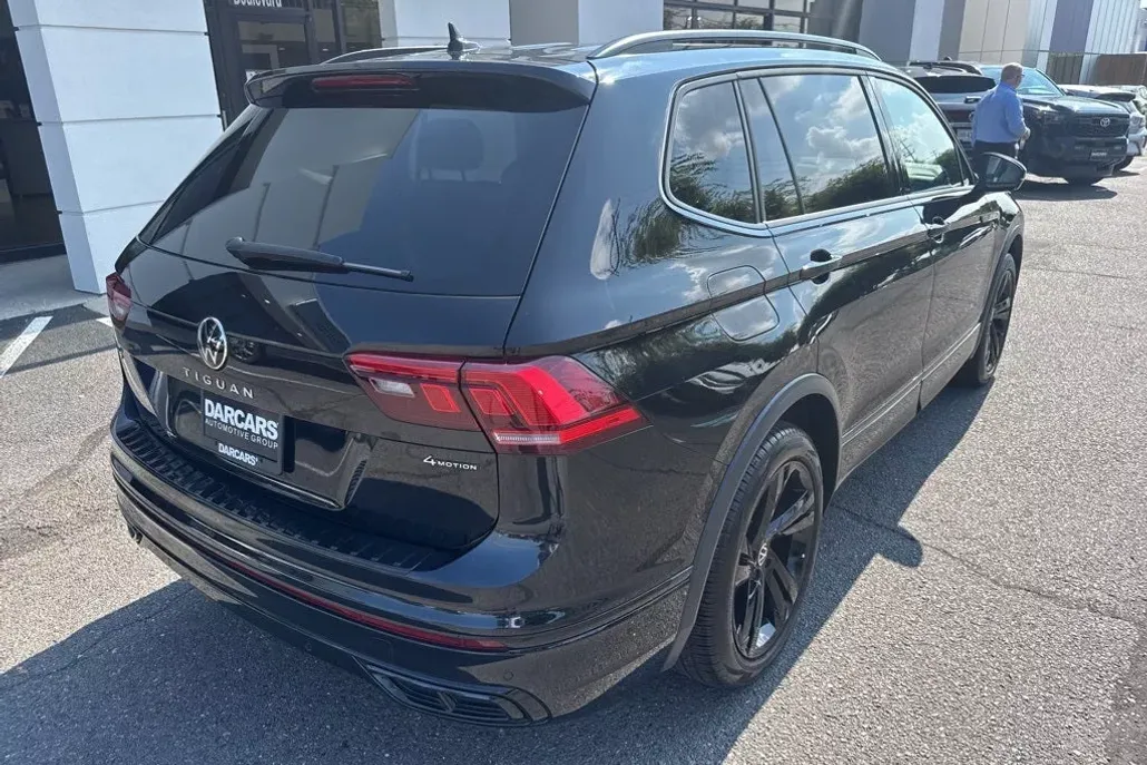 2024 Volkswagen Tiguan SE R-Line Black photo 1