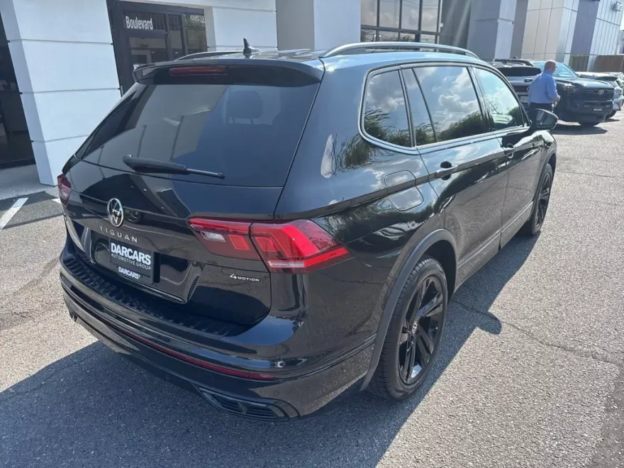 2024 Volkswagen Tiguan SE R-Line Black photo 1