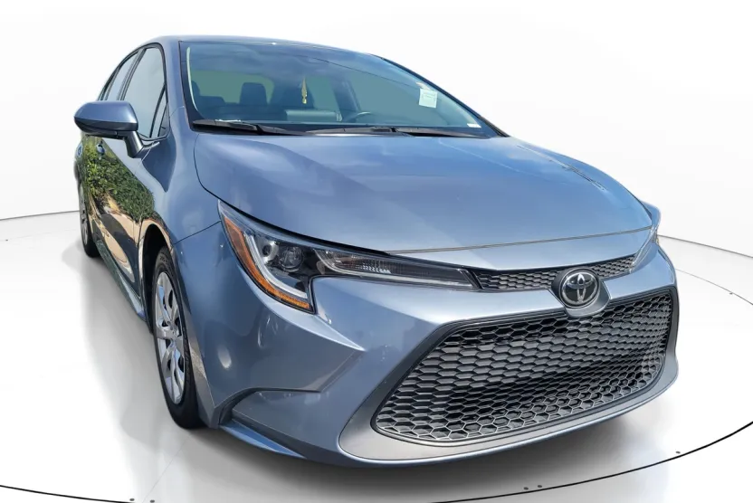 2022 Toyota Corolla LE photo 1