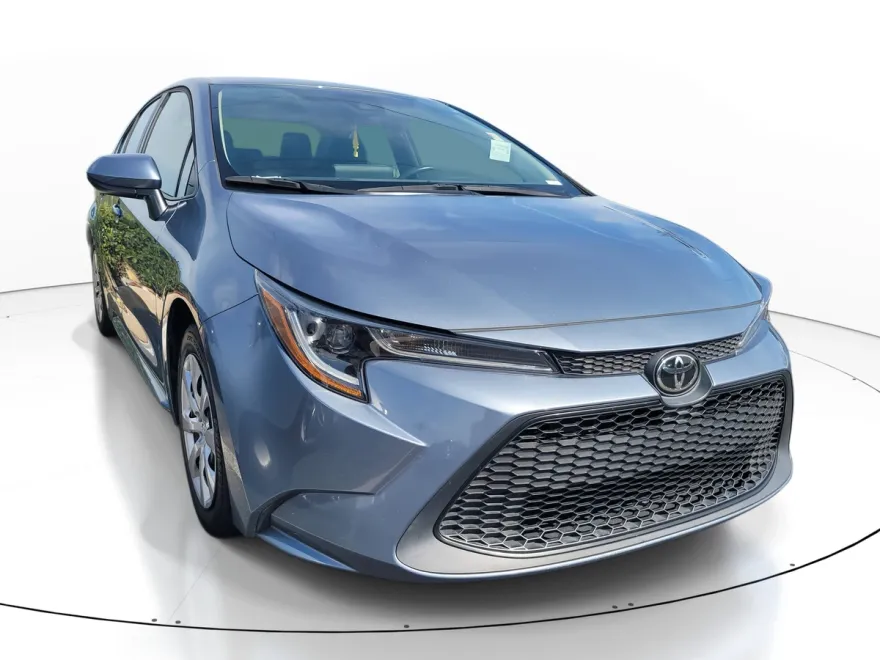 2022 Toyota Corolla LE photo 1