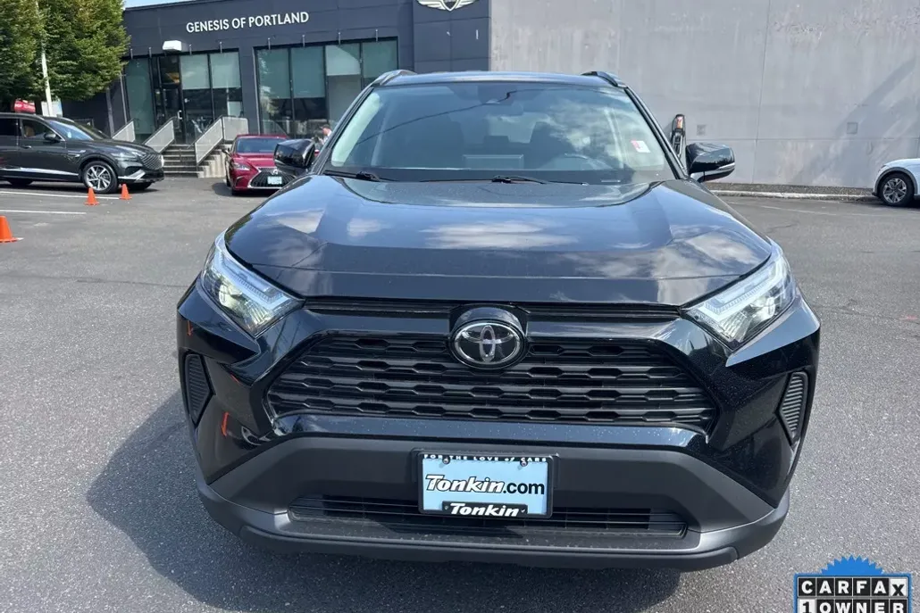 2024 Toyota RAV4 XLE photo 1