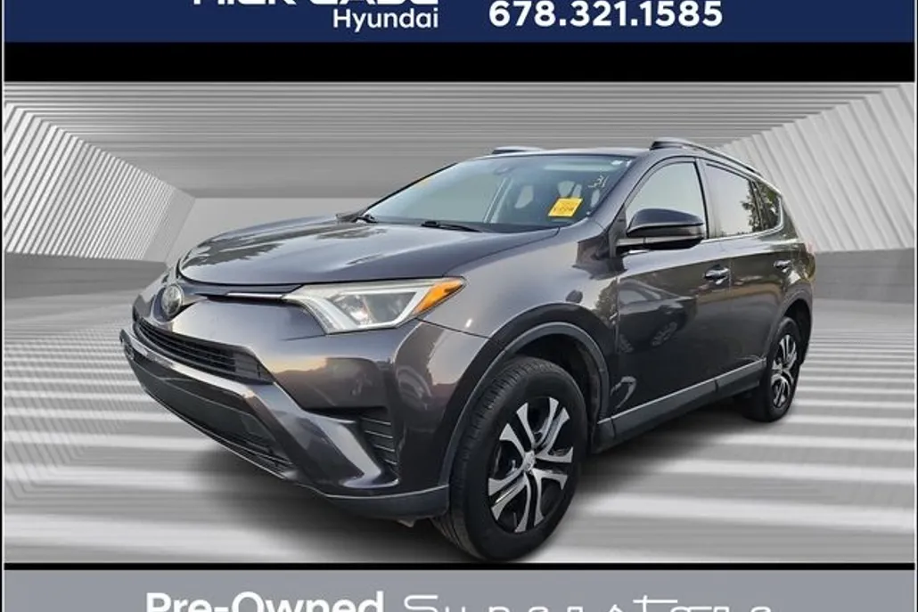 2018 Toyota RAV4 LE photo 1