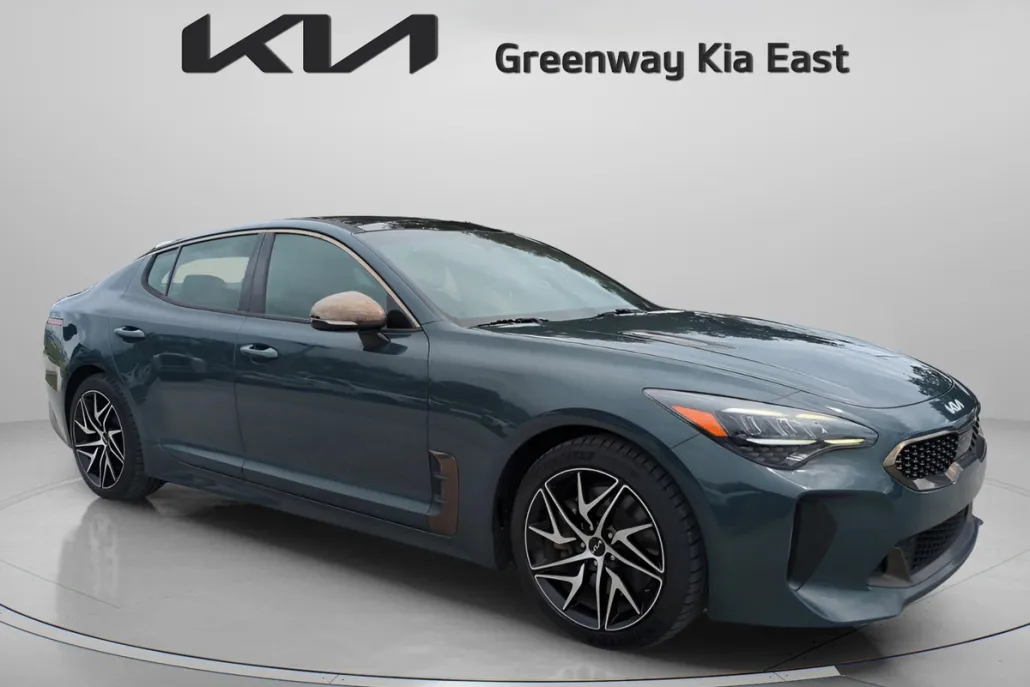 2022 Kia Stinger GT-Line photo 1