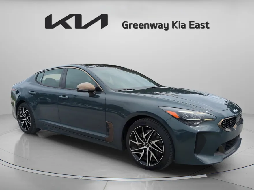 2022 Kia Stinger GT-Line photo 1