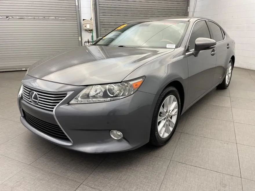 2013 Lexus ES 300h Luxury photo 1