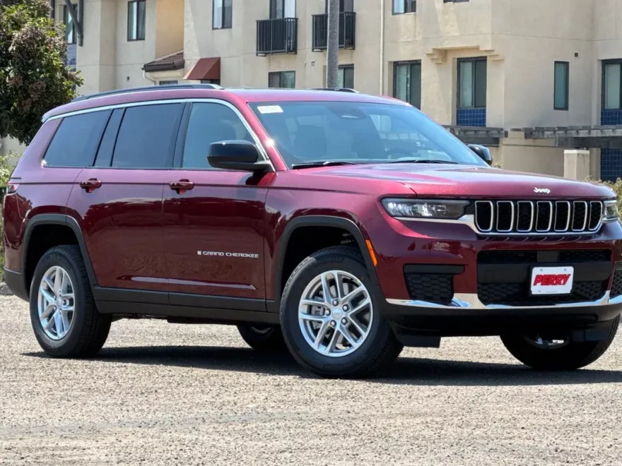 2025 Jeep Grand Cherokee Laredo photo 1