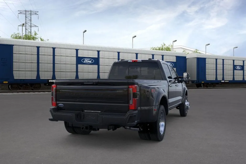 2026 Ford F-450 Platinum photo 1