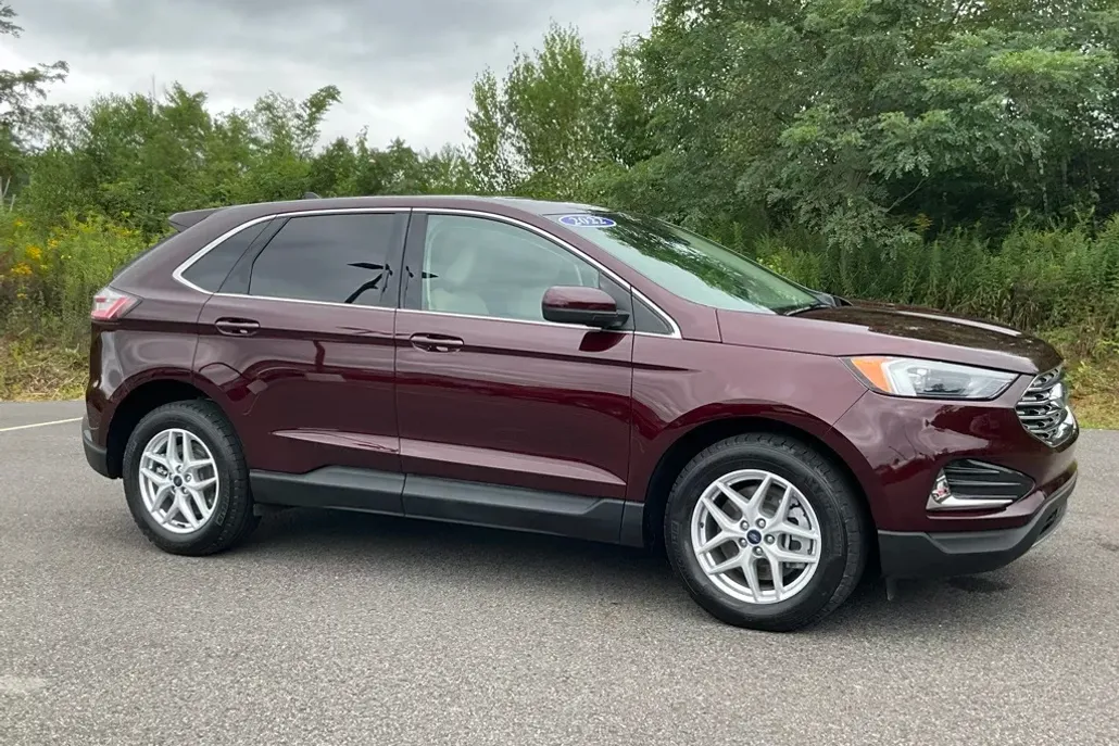 2022 Ford Edge SEL photo 1