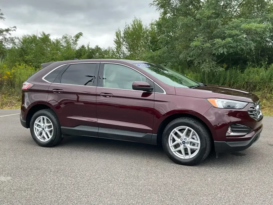 2022 Ford Edge SEL photo 1