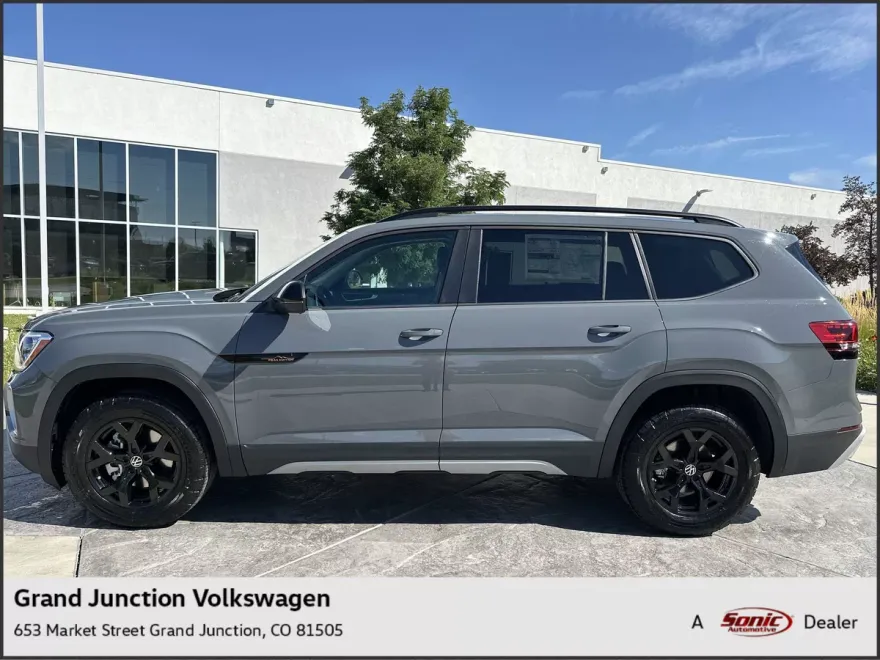 2025 Volkswagen Atlas Peak Edition SE photo 1