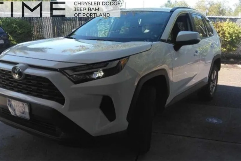 2024 Toyota RAV4 XLE photo 1