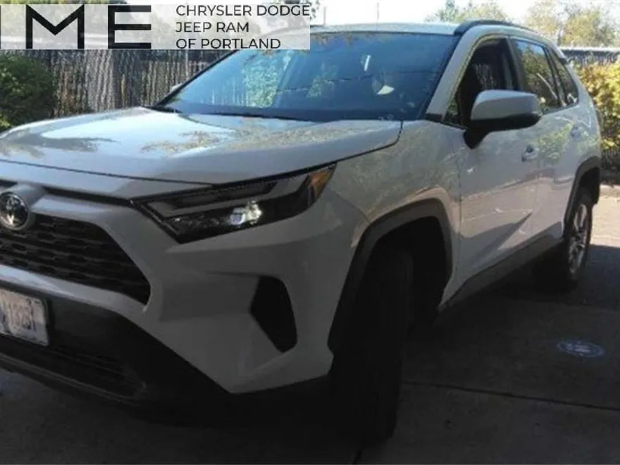 2024 Toyota RAV4 XLE photo 1