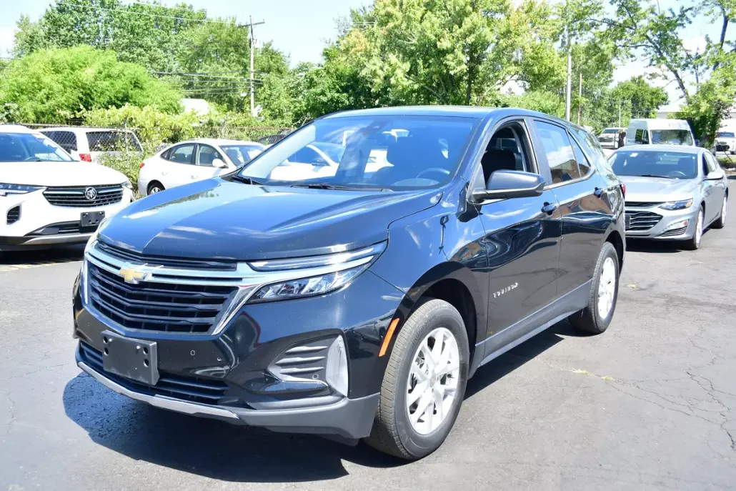 2024 Chevrolet Equinox LT photo 1