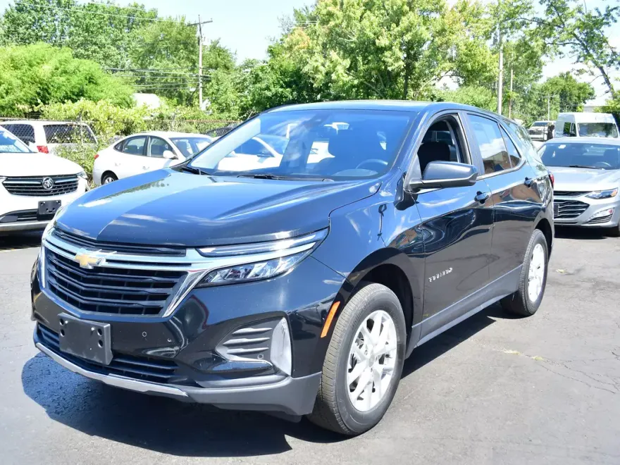 2024 Chevrolet Equinox LT photo 1
