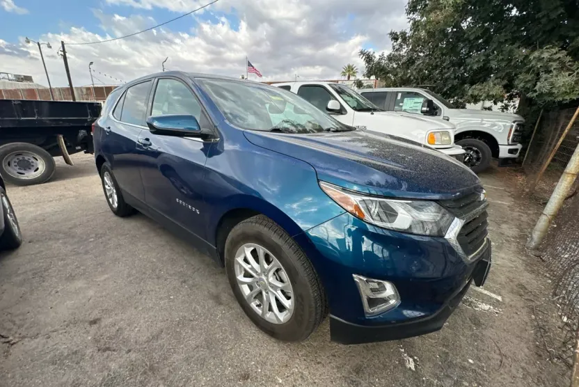 2020 Chevrolet Equinox LT photo 1