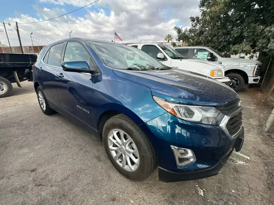 2020 Chevrolet Equinox LT photo 1