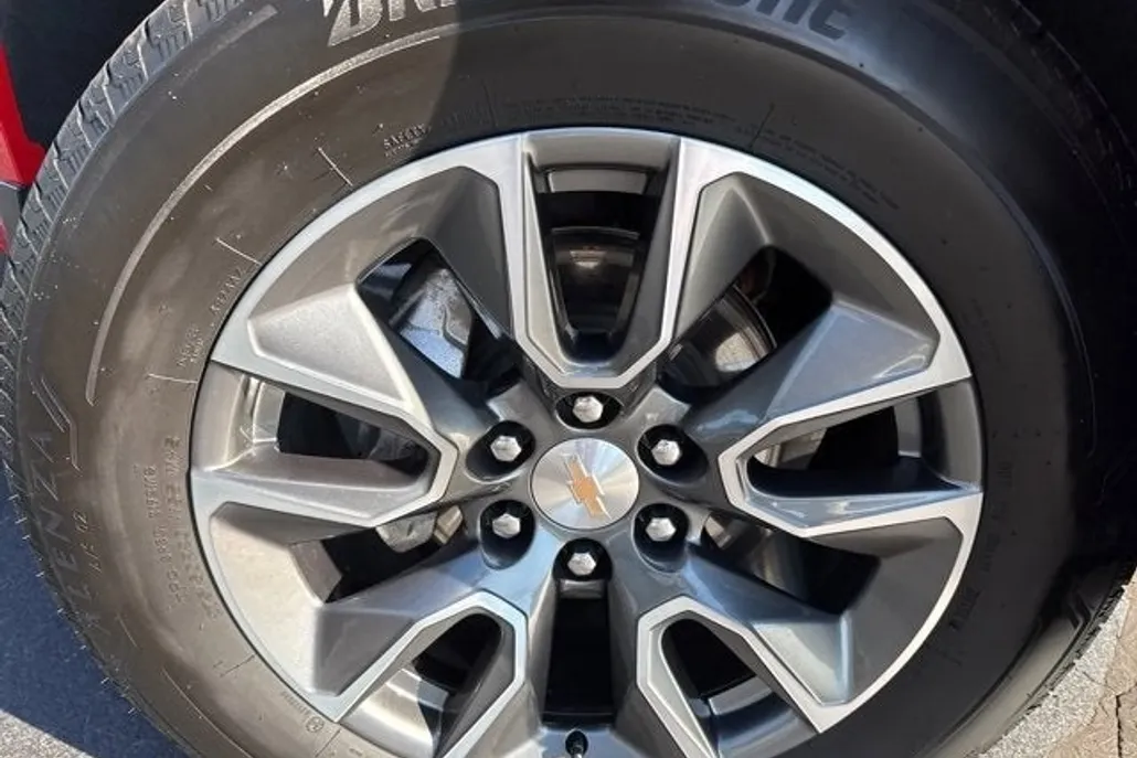 2025 Chevrolet Silverado 1500 LT photo 1