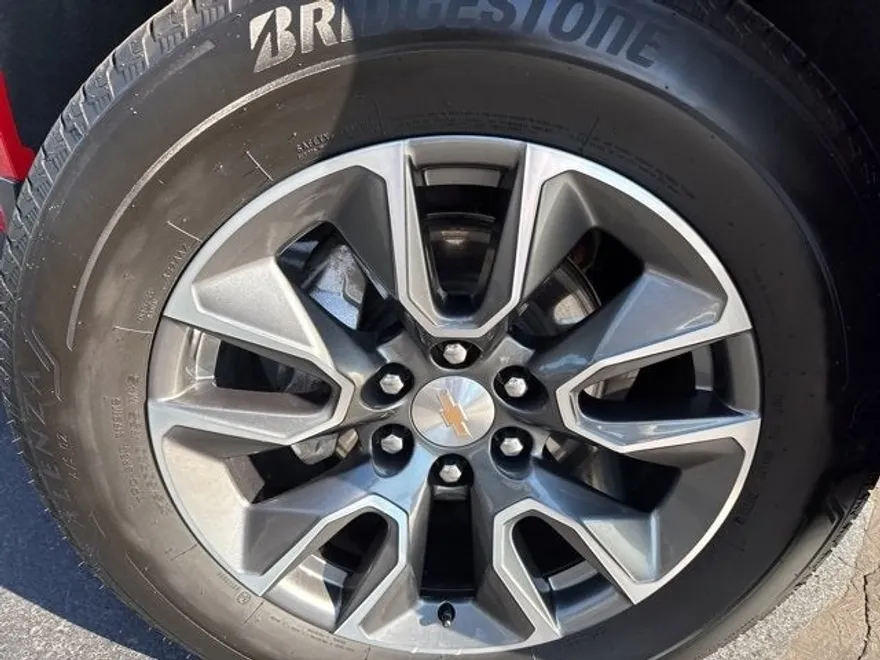 2025 Chevrolet Silverado 1500 LT photo 1