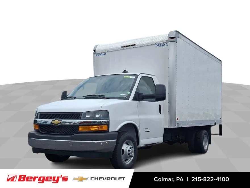 2024 Chevrolet Express Cutaway Base photo 1