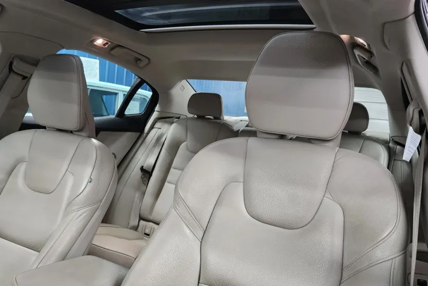 2021 Volvo S60 T6 Momentum photo 1
