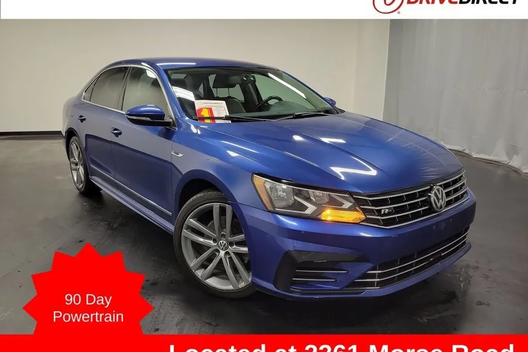 2017 Volkswagen Passat R-Line photo 1