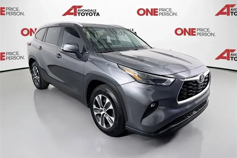 2024 Toyota Highlander XLE photo 1
