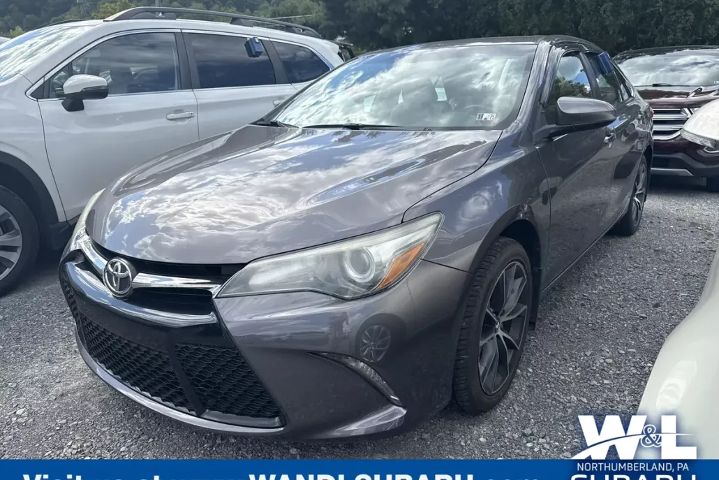 2017 Toyota Camry XSE photo 1