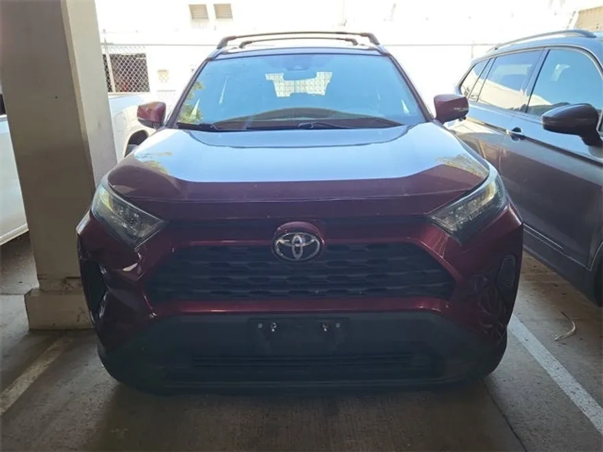 2020 Toyota RAV4 LE photo 1