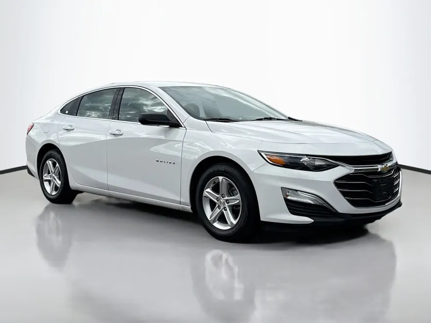 2022 Chevrolet Malibu LS photo 1