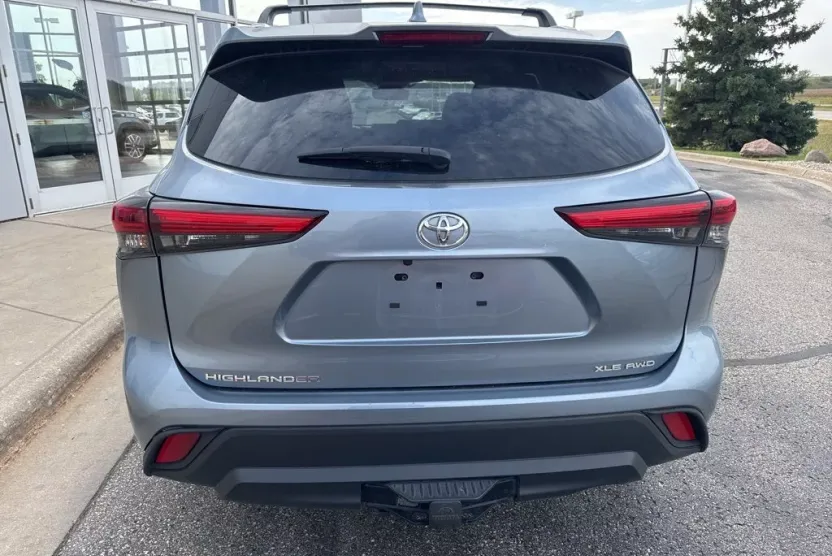 2022 Toyota Highlander XLE photo 1