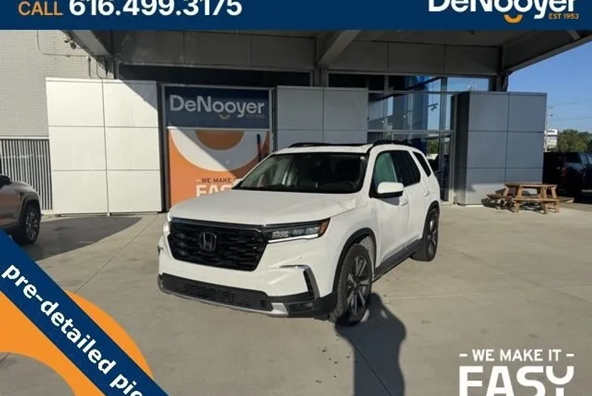 2023 Honda Pilot Touring photo 1