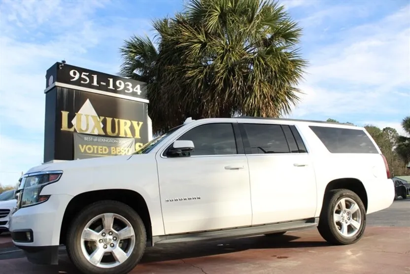 2017 Chevrolet Suburban LT photo 1