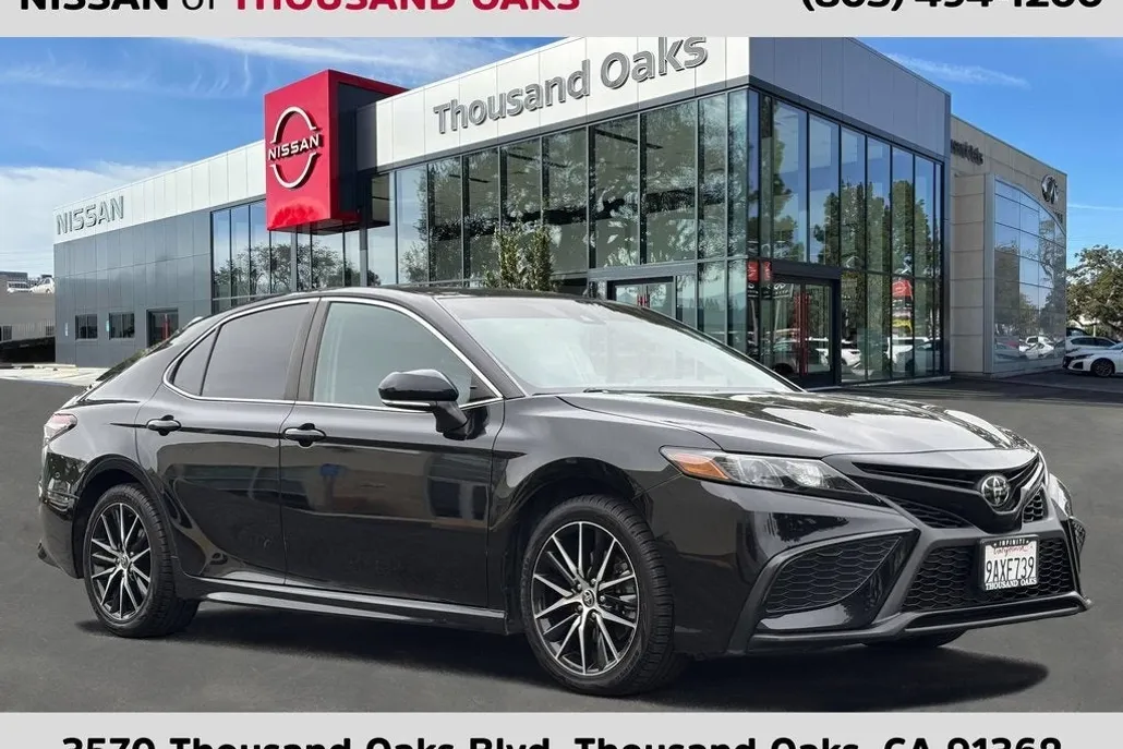 2022 Toyota Camry SE photo 1