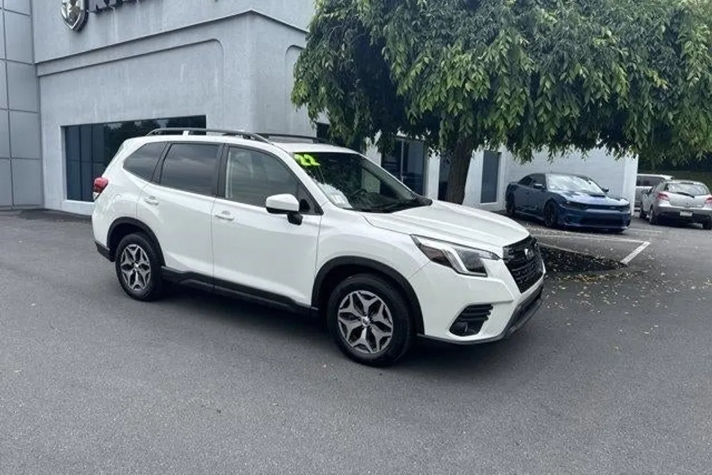 2022 Subaru Forester Premium photo 1